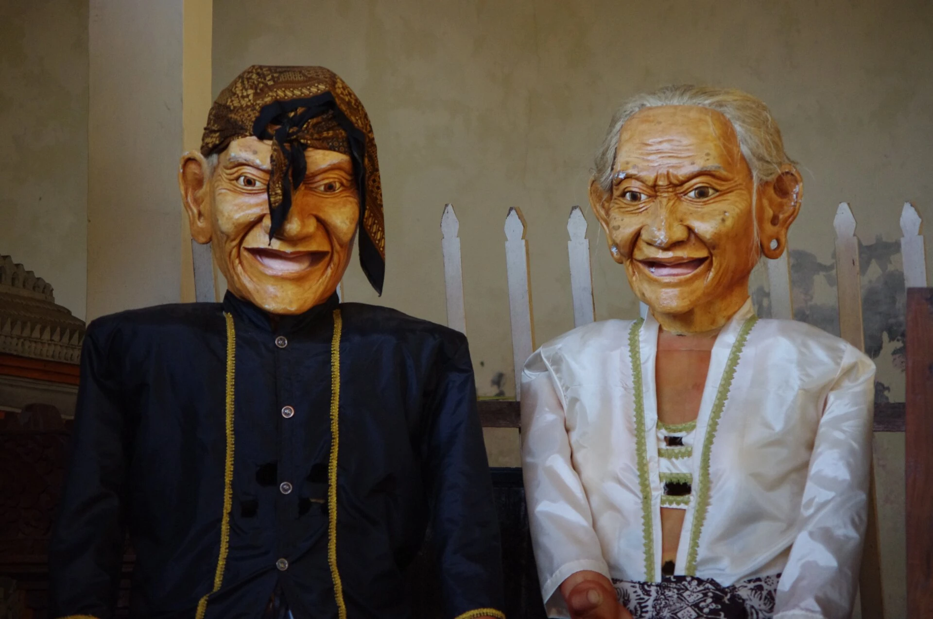 Elders Couple Statue