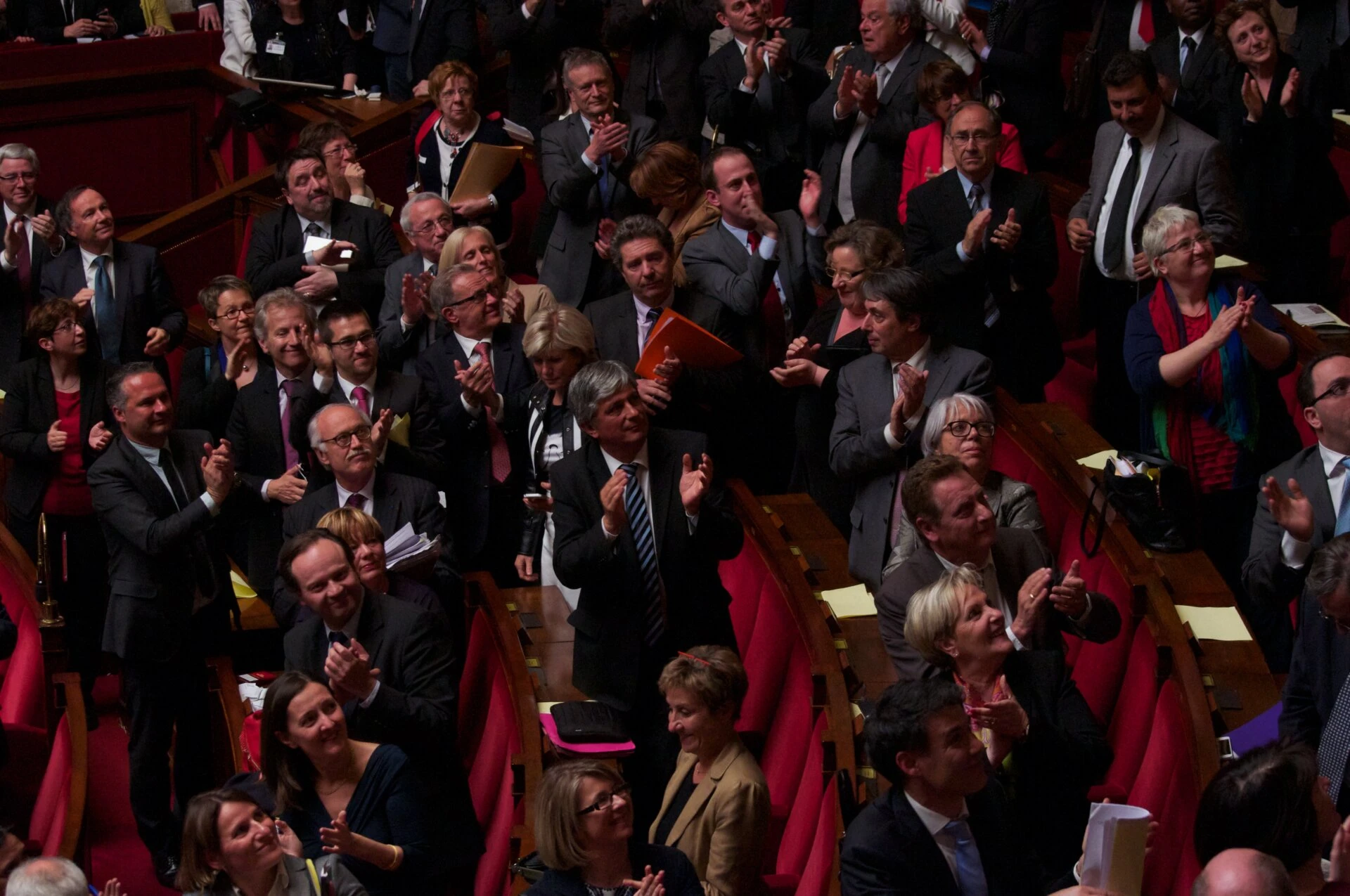 Les élus applaudissent Corinne Narassiguin