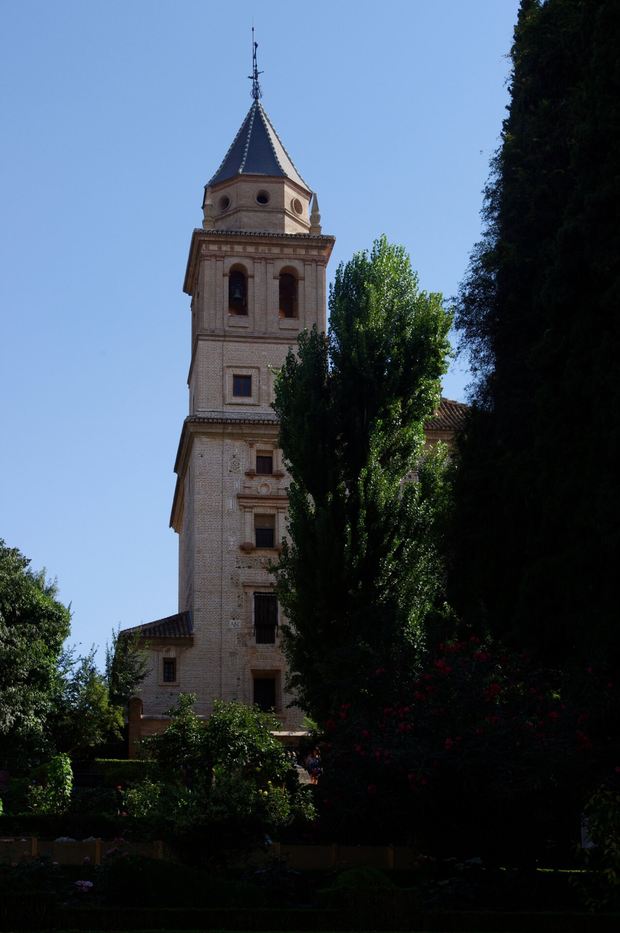 Tour de l'Eglise Sainte Marie de la Alhambra