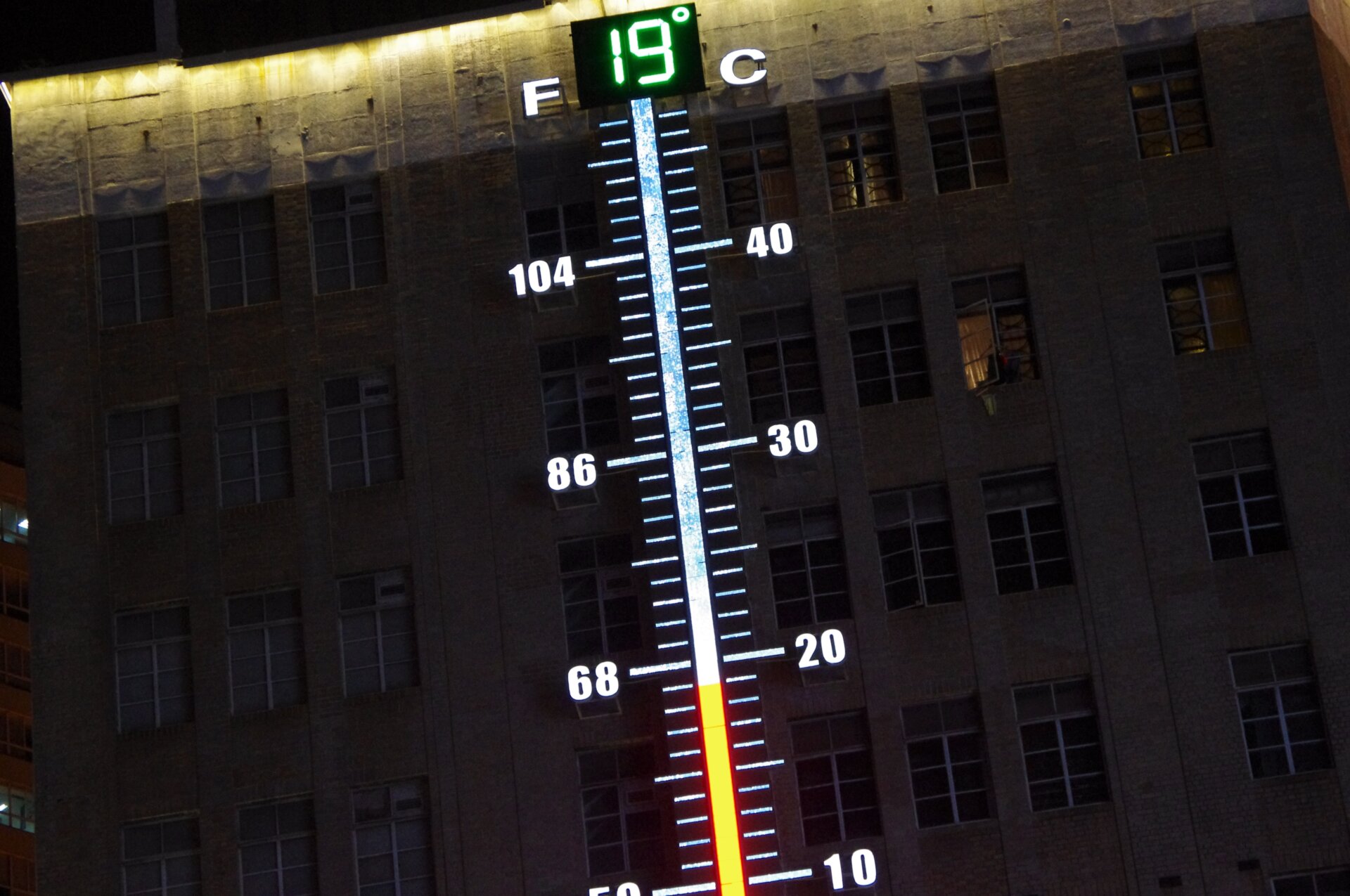 Giant thermometer